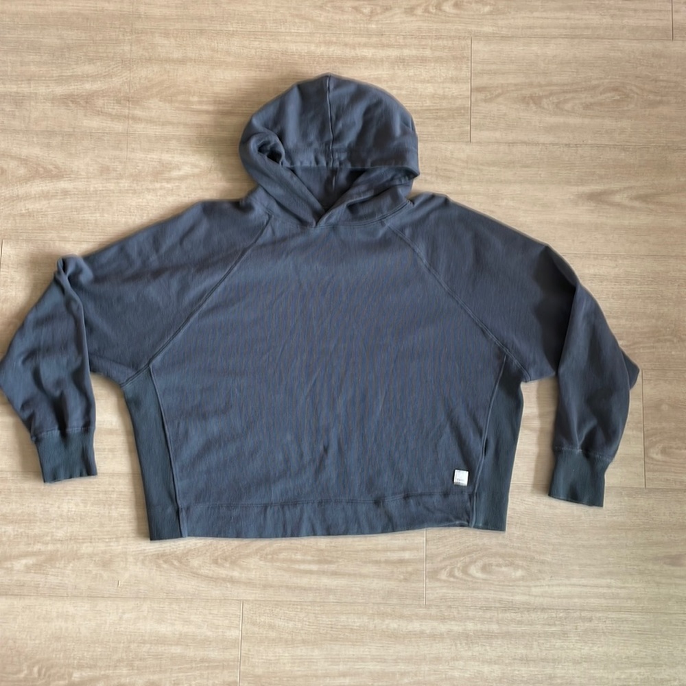 Vuori cropped hoodie